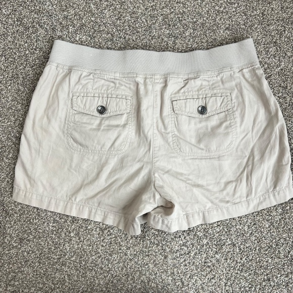 Loft Cream 4" Inseam Cargo Shorts 100% Cotton, Size 8 - Picture 5 of 5